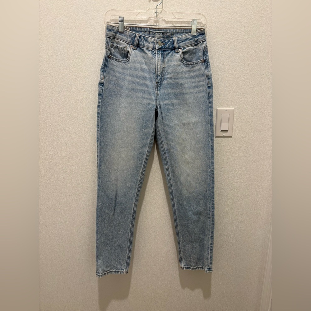 American Eagle Outfitters Light Blue Strigid Leg Mom Jeans Size 4 Regular